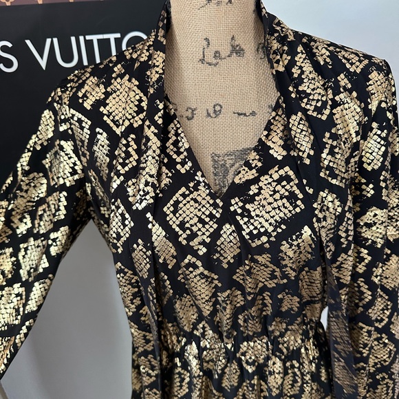 🆕Michael Kors Gold Dress - Picture 4 of 17